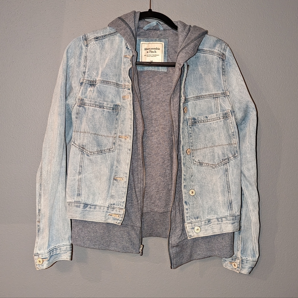 Abercrombie & Fitch Denim jacket/Hoodie. Size Medium. Women's size Medium